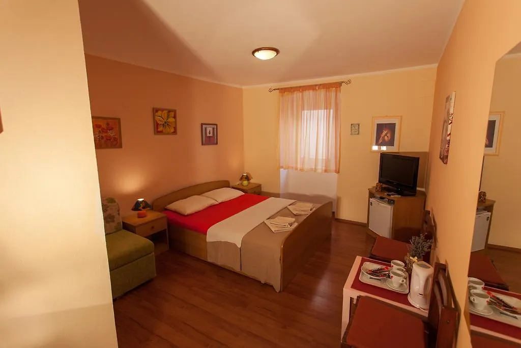 Guest House Floreus Cres Croazia