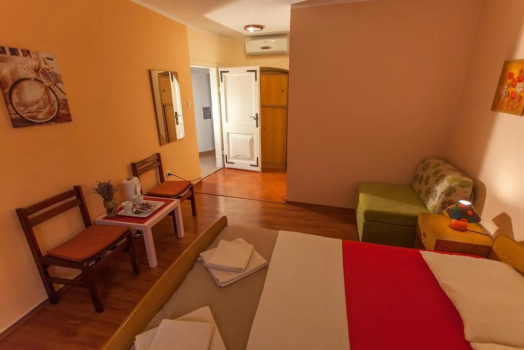 Guest House Floreus Cres 3*,  Croazia