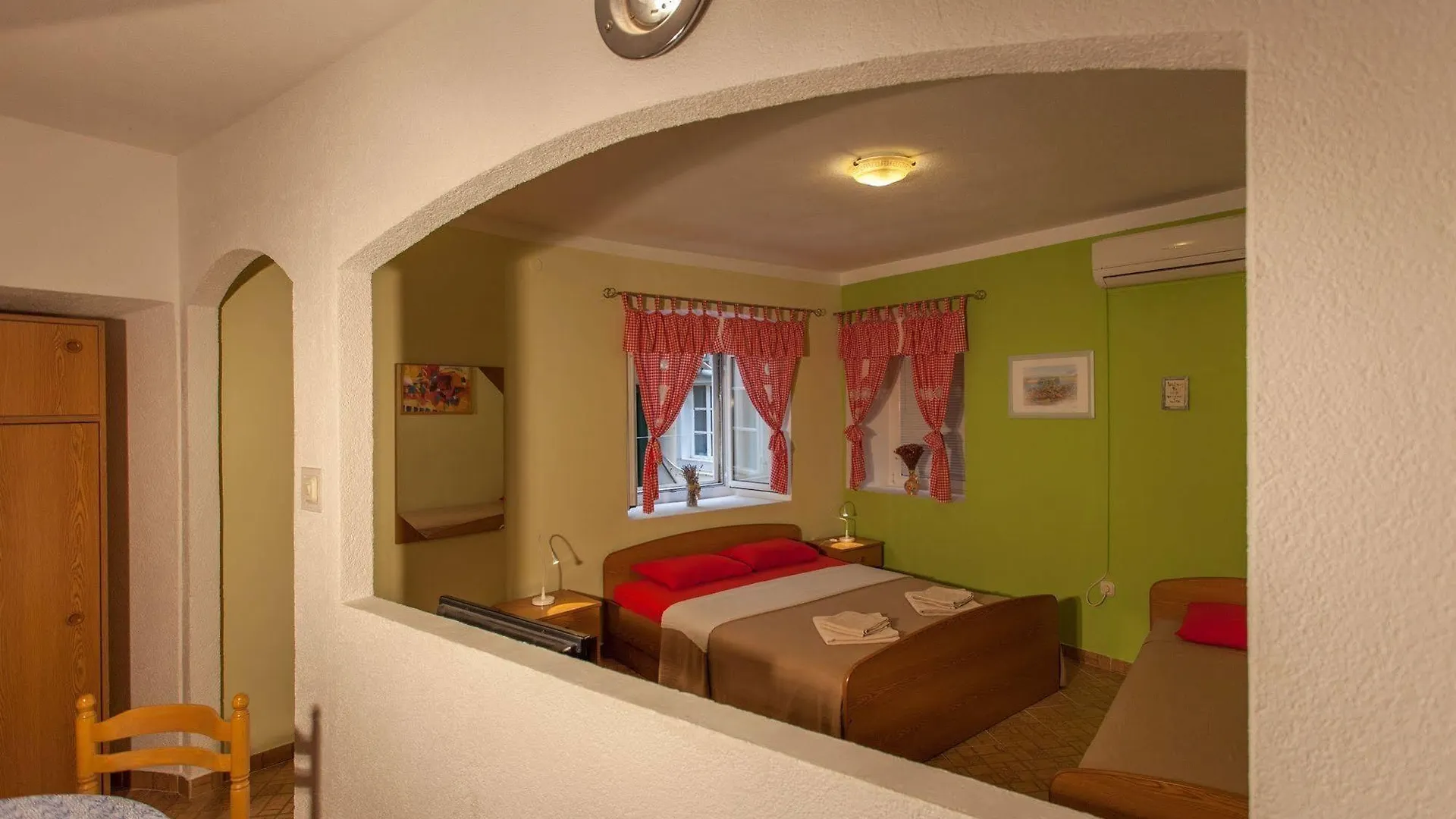 Guest House Floreus Cres